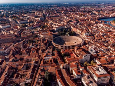 Havadan görünümü Cityscape Verona şehir ve Arena, İtalya Uçak.