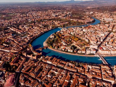 Havadan görünümü Cityscape Verona şehir ve Arena, İtalya Uçak.