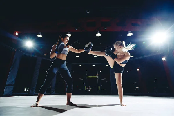 Girl athlete Boxing MMA — Stock Photo, Image