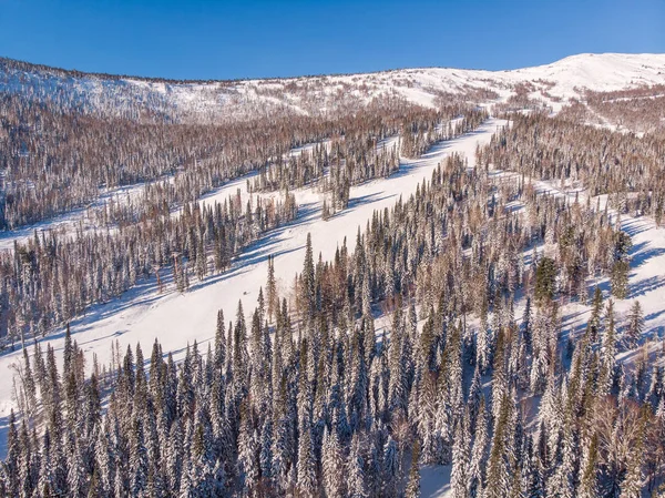 Sheregesh panorama, Kemerovo, Russia, Aerial view drone mountains and forest — Stock Photo, Image