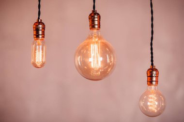 Edison retro lamba karanlık bokeh arka plan ayarla
