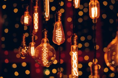 Edison retro lamba karanlık bokeh arka plan ayarla