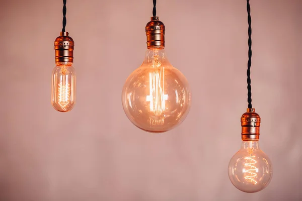 Edison retro lamp op donkere bokeh achtergrond instellen — Stockfoto