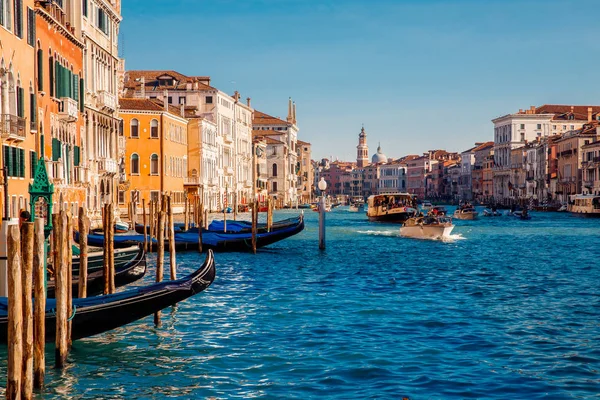 Venecia, ITALIA Gran Canal, día soleado . — Foto de Stock
