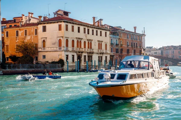 Венеция, Большой канал Италии, солнечный день . — стоковое фото