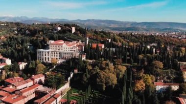 Havadan görünümü Cityscape Verona şehir ve Arena, İtalya dron, Veneto bölge