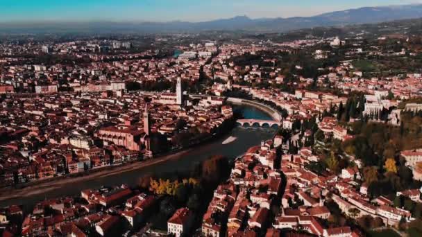 Vista aérea Paisaje urbano de Verona ciudad y Arena, Italia drone, Veneto region — Vídeos de Stock