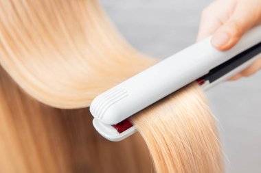 Saç demir doğrultma güzellik tedavi bakım salonu spa