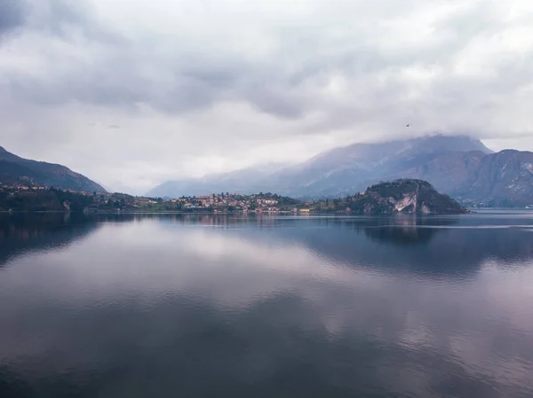 Güneşli Como Gölü, Italya. Havadan üst görünüm — Stok fotoğraf