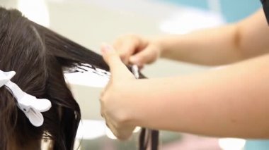 Keratin, profesyonel ultrasonik demir aletli saç ve protein arıtma kiti. Kaplıcayı düzleştir