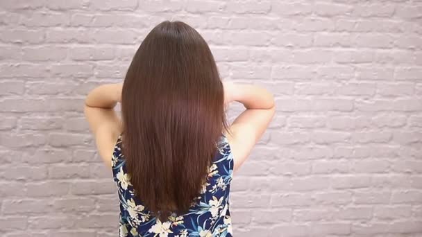 Cuidado del cabello enfermo, cortado y saludable alisado. Antes y después del tratamiento — Vídeo de stock
