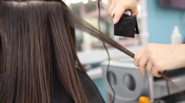 Kuaförler Berber salonları hasarlı ipuçları kırpma restorasyon saç yapısının