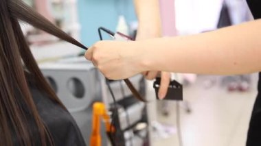 Kuaförler Berber salonları hasarlı ipuçları kırpma restorasyon saç yapısının