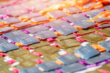 Tomsk, Rusya - 9 Haziran 2019: Uluslararası Maraton Jarche atletleri yarışma madalyaları.