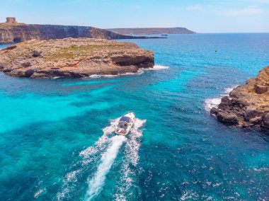 Panorama plajı Blue Lagoon Comino Malta. Hava görünümü