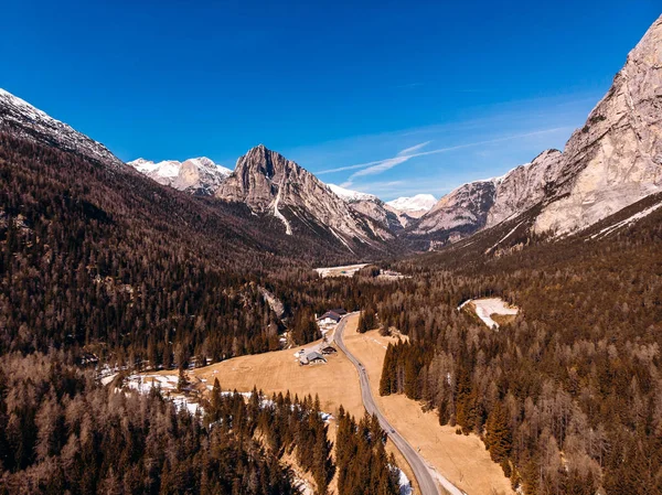 Dolomites dağlarında gündoğumu Güney Tyrol, İtalya. Havadan üst görünüm — Stok fotoğraf