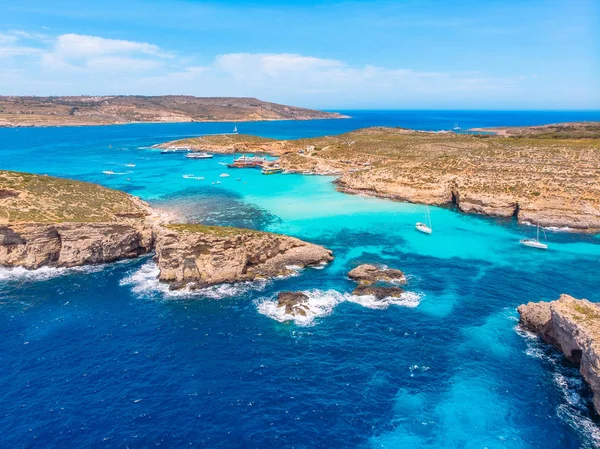 Панорама Блакитної лагуни Коміно Мальти. Cote Azur, бірюзова чиста вода з білим піском. Вид на повітряні — стокове фото