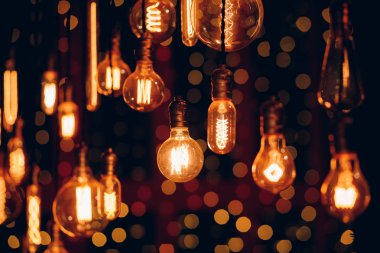 Edison retro lamba karanlık bokeh arka plan ayarla