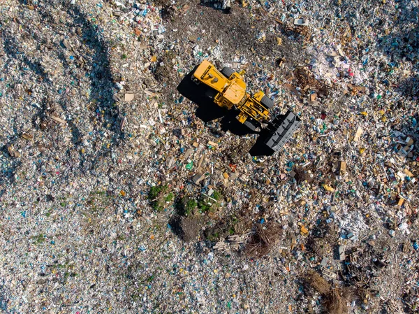 Atık çöplük ev kazık çöp, havadan üst görünüm arka plan — Stok fotoğraf