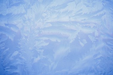 Cam üzerindeki buz tabakası, anormal buz gibi soğuk üzerine kar tanesi süsü.