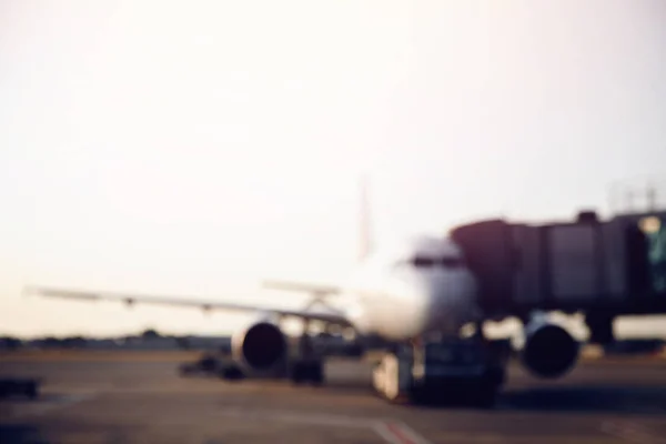 Resumen Blured of Plane fondo del aeropuerto de avión, esperando a los pasajeros — Foto de Stock
