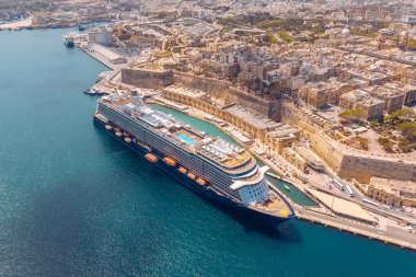 Valletta, Malta yolcu gemisi yolcu limanı. Havadan görünüm fotoğrafı