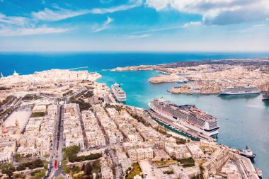 Valletta, Malta yolcu gemisi yolcu limanı. Havadan görünüm fotoğrafı