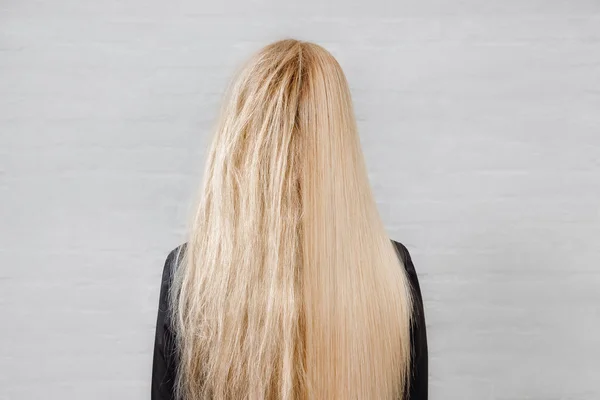 Doente, corte e queratina cuidados com o cabelo saudável. Antes e depois do tratamento — Fotografia de Stock