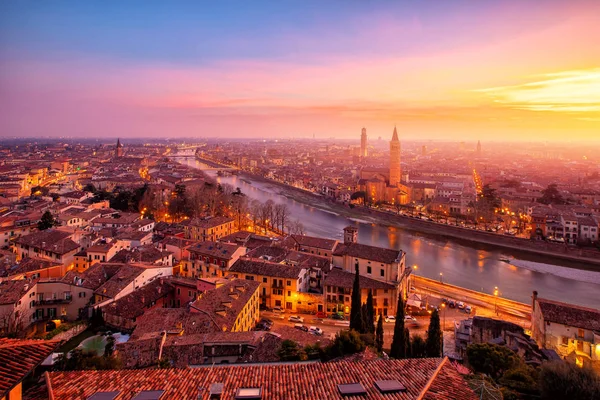 Krásné vzdušné zobrazení Panorama Verona Sunset v Itálii — Stock fotografie