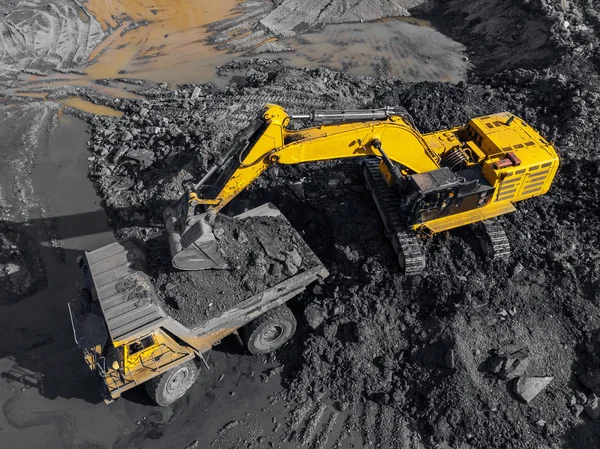 탄광을 열고, 석탄을 위한 추출물 산업, 맨 위에 보이는 공중 드론 — 스톡 사진