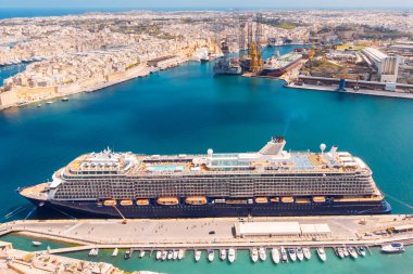 Valletta, Malta yolcu gemisi yolcu limanı. Havadan görünüm fotoğrafı