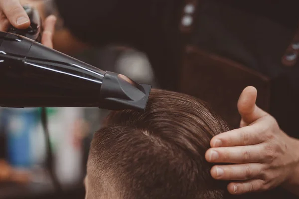 Barbershop. hairdresser does hairstyle and style scissors and comb — Stock Photo, Image