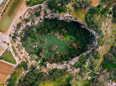Maqluba, Malta 'da Qrendi yumurtası. Havadan üst görünüm fotoğrafı