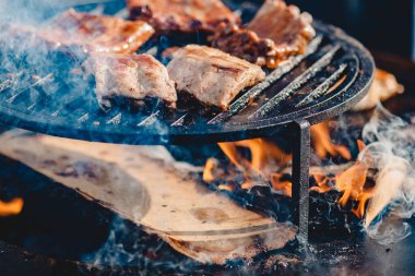 Izgarada pişmiş domuz pirzolası ve biftek, Ateş Sokağı Yemek Festivali