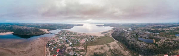 Panorama de aldeia Teriberka Murmansk Rússia. Vista aérea superior — Fotografia de Stock
