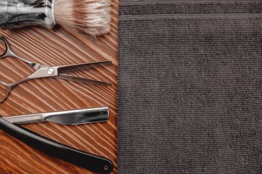 Sakal tıraşı için fırça ve jilet. Kuaför, kuaför, berber...