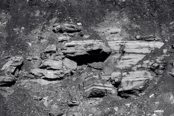 Földtani terület, szén- és kőzetrétegek. Nyissák ki az antracitomat. Sötét textúra fekete szín — Stock Fotó
