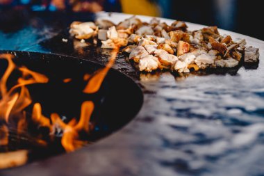 Izgarada pişmiş domuz pirzolası ve biftek, Ateş Sokağı Yemek Festivali