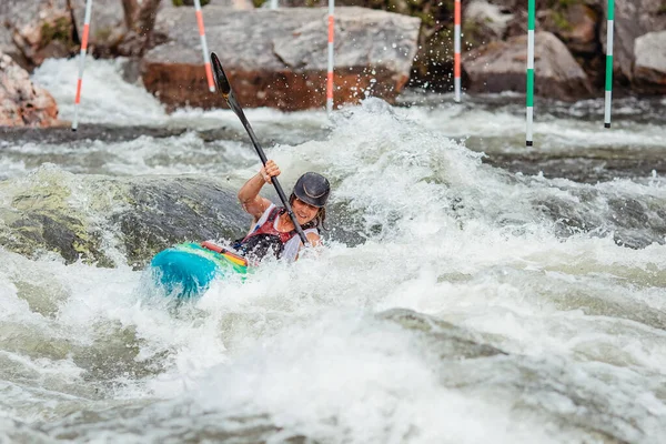 Guy in kayak sails mountain river. Whitewater kayaking, extreme sport rafting — Stock Photo, Image