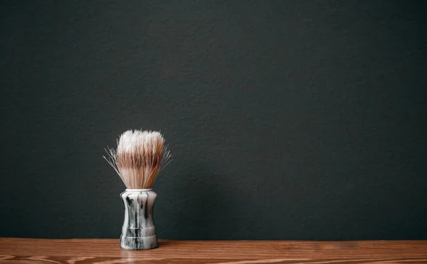 Kit de afeitado cepillo de afeitar. Fondo de la peluquería para los hombres salón de belleza —  Fotos de Stock