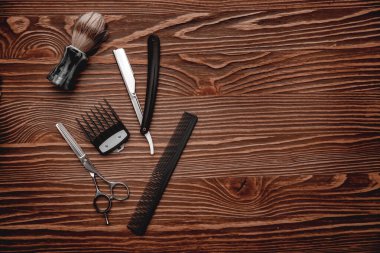 Erkekler için berber dükkanı arka planı, kuaför aletleri, makas, tarak, kopyalama alanı