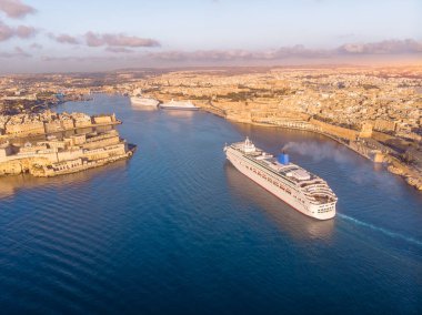 Valletta, Malta yolcu gemisi yolcu limanı. Havadan görünüm fotoğrafı