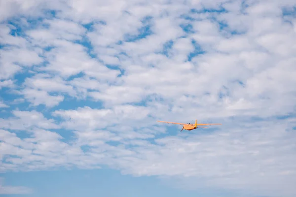 Lançamento RC modelo de aeronave híbrida de gasolina elétrica para mapeamento de agricultura e busca de pessoas — Fotografia de Stock