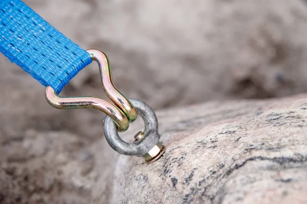 Bolt fastening slings rock climbing into stone — Stock Photo, Image