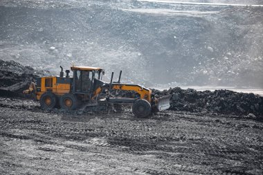 Kömür patlamasından sonra buldozer seviyesinde. Açık maden endüstrisi