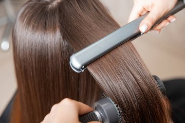 Kaplıcayı düzleştir. Keratin geri kazanma saç ve protein yığını profesyonel ultrasonik demir alet ile