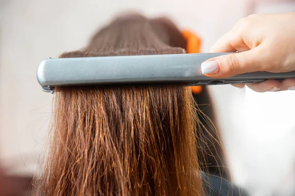 Kavram kaplaması, kaldırma. Keratin geri kazanma saç ve protein yığını profesyonel ultrasonik demir alet ile