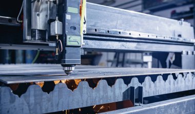 Işık kıvılcımlı metal lazer CNC kesme Endüstriyel üretim teknolojisi