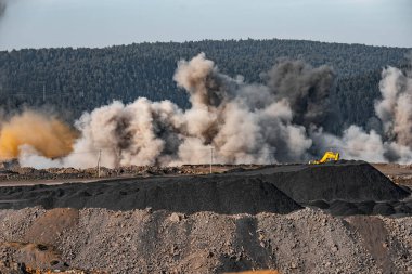 Açık kömür madeni endüstrisinde patlayıcı çalışmalar