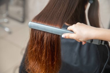 Kavram kaplaması, kaldırma. Keratin geri kazanma saç ve protein yığını profesyonel ultrasonik demir alet ile